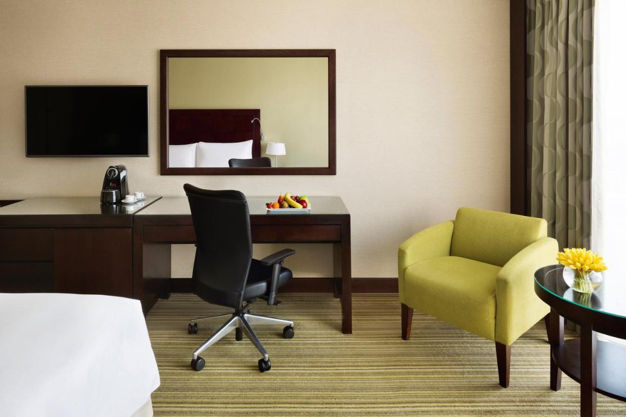 Готель Crowne Plaza Jeddah By Ihg Екстер'єр фото A room at the hotel