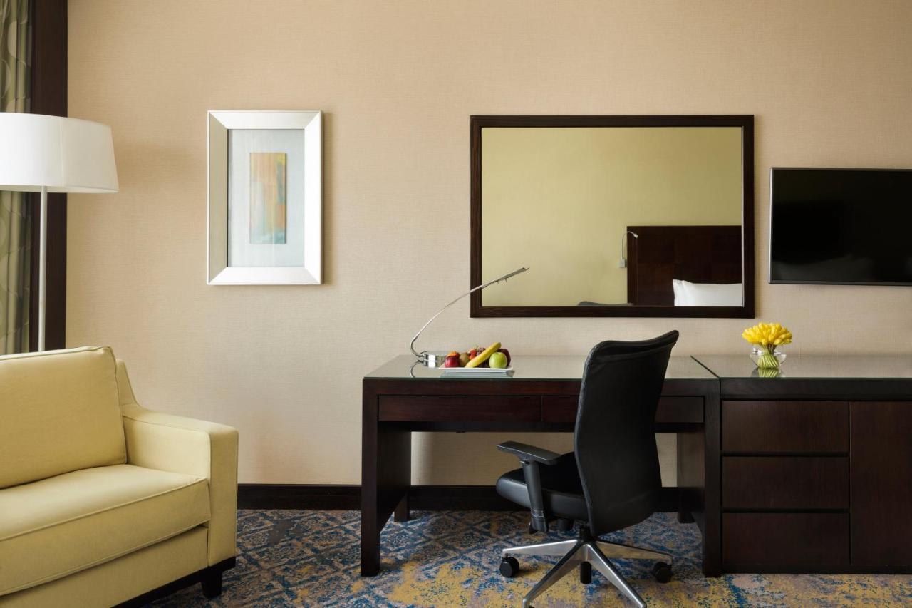 Готель Crowne Plaza Jeddah By Ihg Екстер'єр фото A room at the hotel