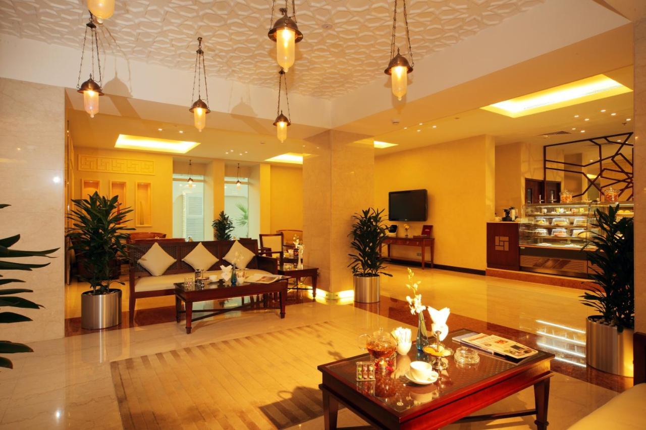 Готель Crowne Plaza Jeddah By Ihg Екстер'єр фото The lobby of the hotel