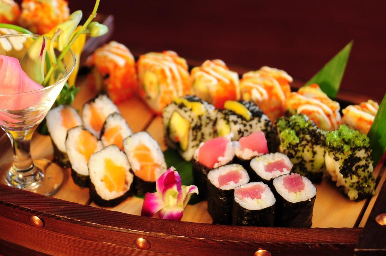 Готель Crowne Plaza Jeddah By Ihg Екстер'єр фото Sushi