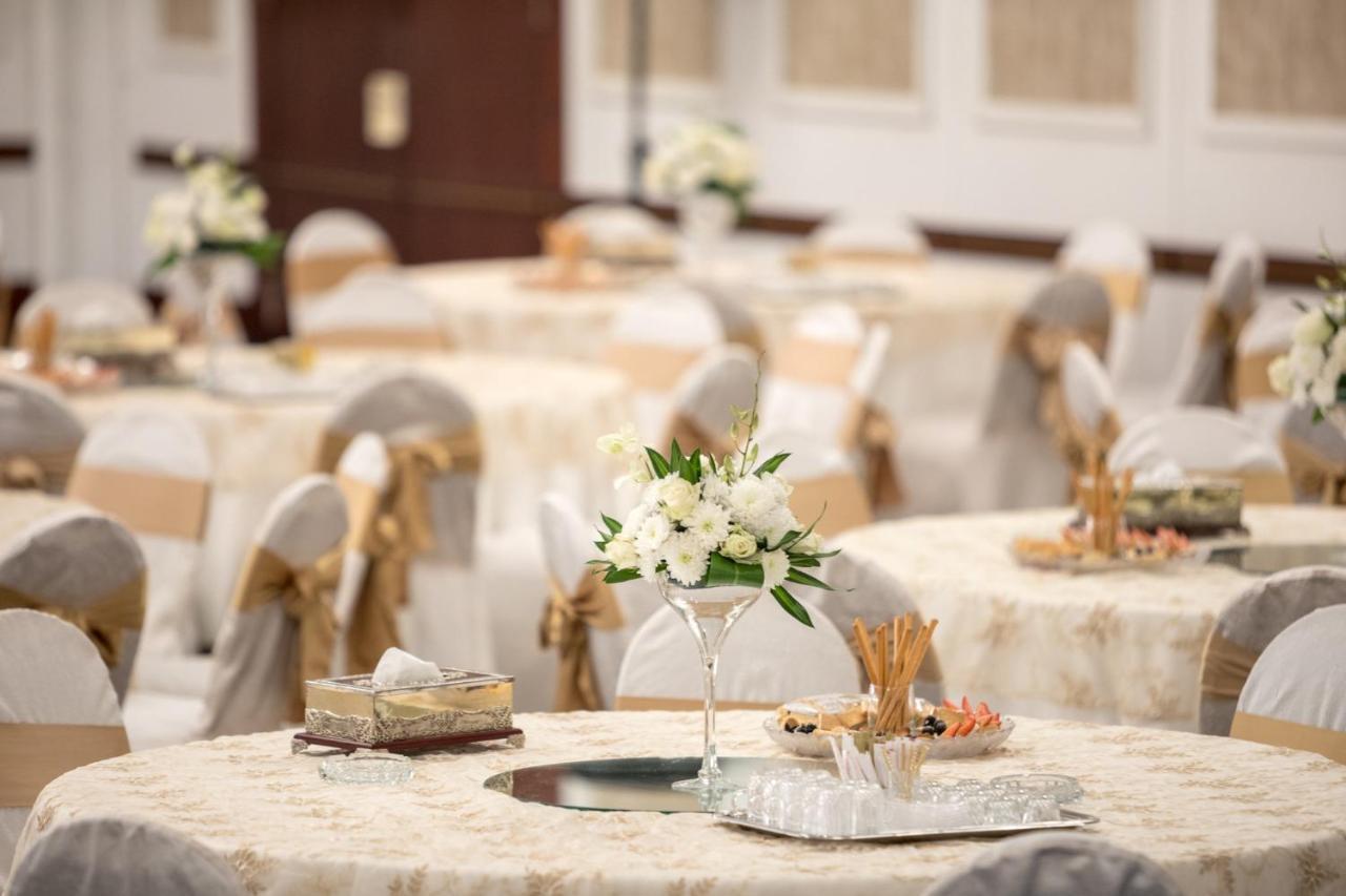 Готель Crowne Plaza Jeddah By Ihg Екстер'єр фото A wedding reception