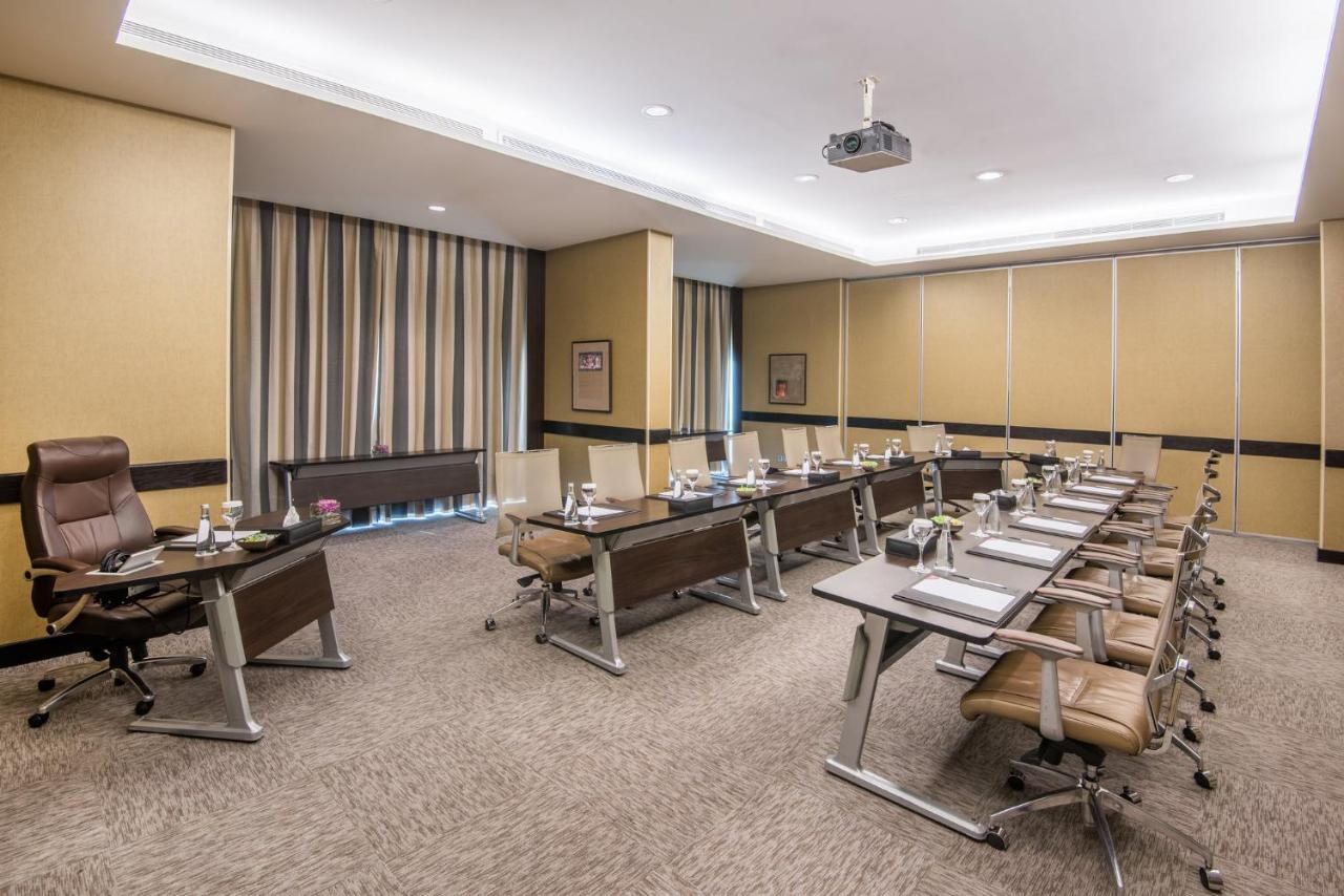 Готель Crowne Plaza Jeddah By Ihg Екстер'єр фото Meeting room