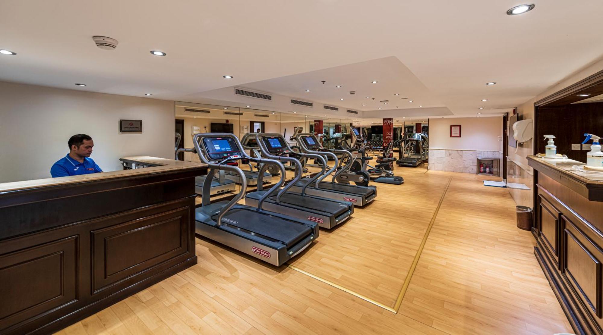Готель Crowne Plaza Jeddah By Ihg Екстер'єр фото The gym at the Taj Bengal