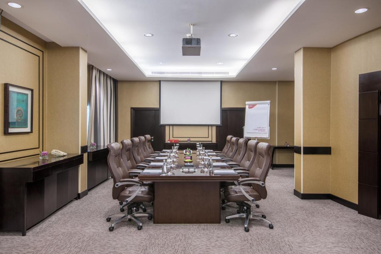 Готель Crowne Plaza Jeddah By Ihg Екстер'єр фото Meeting room
